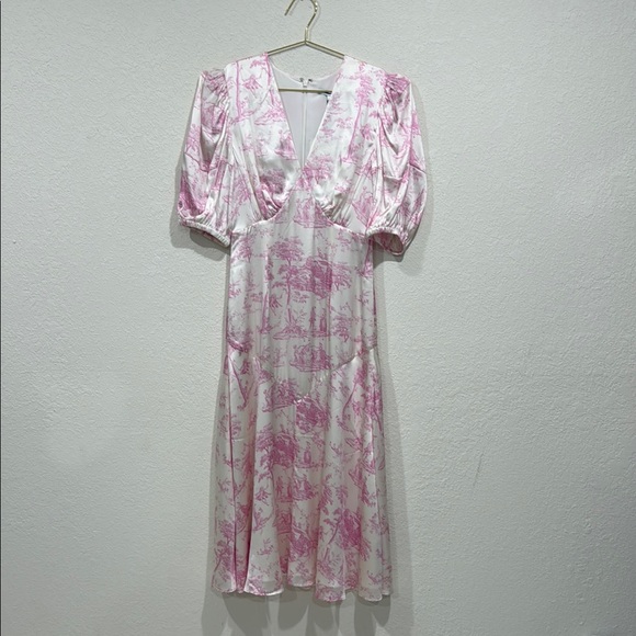 Maison Amory Dresses & Skirts - Maison Amory toile Pink and White V-Neck silk Dress never worn
